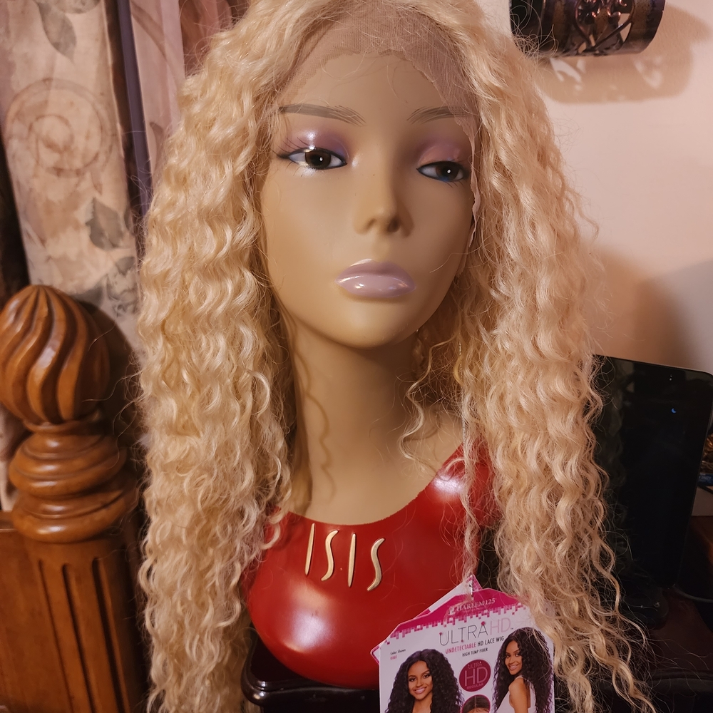 Harlem 125 Blonde Curly Wig